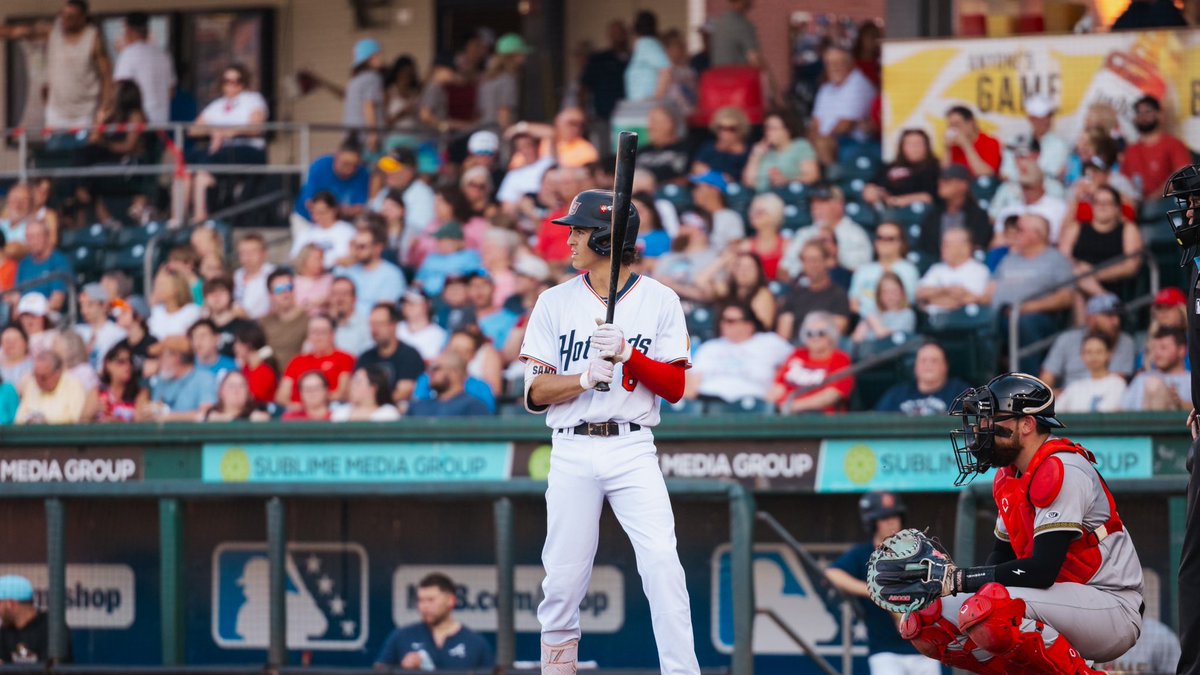 Friday night lights aren’t a problem for these Hot Rods hitters

Santana - .400 AVG (11G) 
Smith - .340 AVG (12G)
Pitre - .339 AVG (15G) 
Horvath - .268 (11G)
Martinez - .261 (7G) 

Tune in at 6:35 CDT with myself, <a href="/AaronArnstein/">Aaron Arnstein</a> and <a href="/RileyEdwardsPxP/">Riley Edwards</a> 
🎙️ milb.com/bowling-green/…