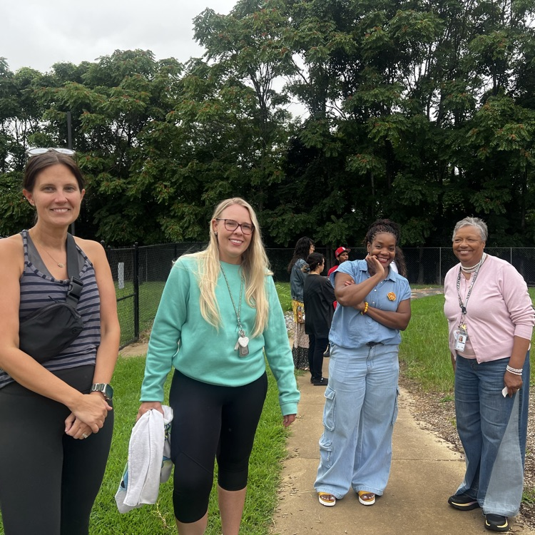 Perfect way to end the work week …

❤️LES 🦁 Popsicles on the Playground 🛝