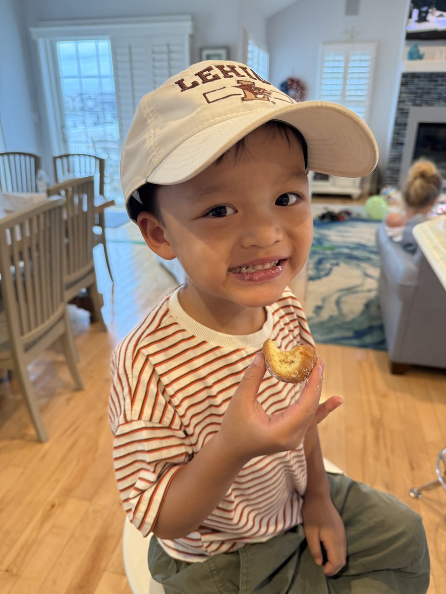 Is someone cutting onions 🥹 This Lehigh fan sure does love the Mountain Hawks, and his Aunt couldn’t be more proud.