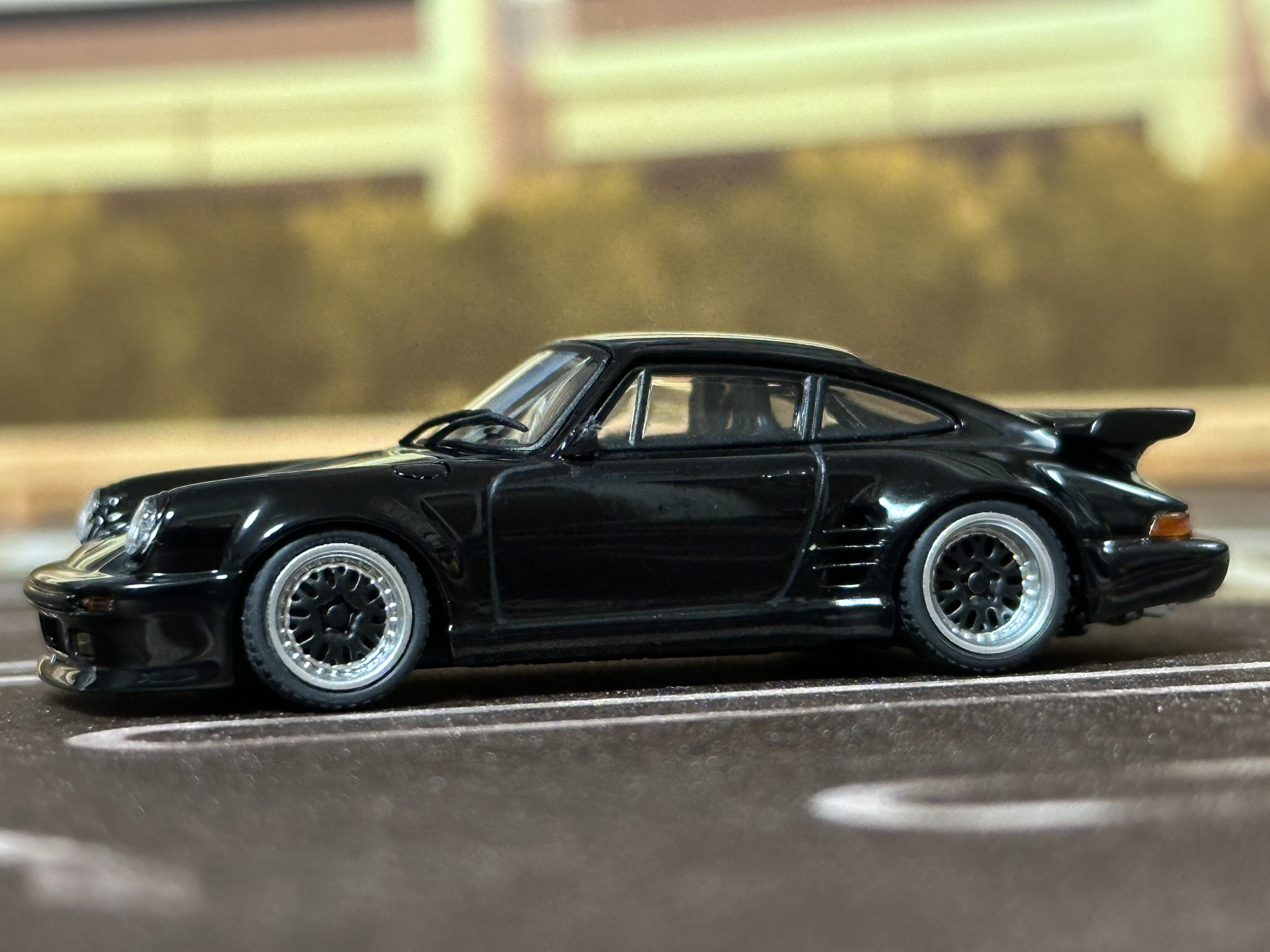 AUTOart 1/64 ポルシェ 911 (930) ターボ 「湾岸ミッドナイト