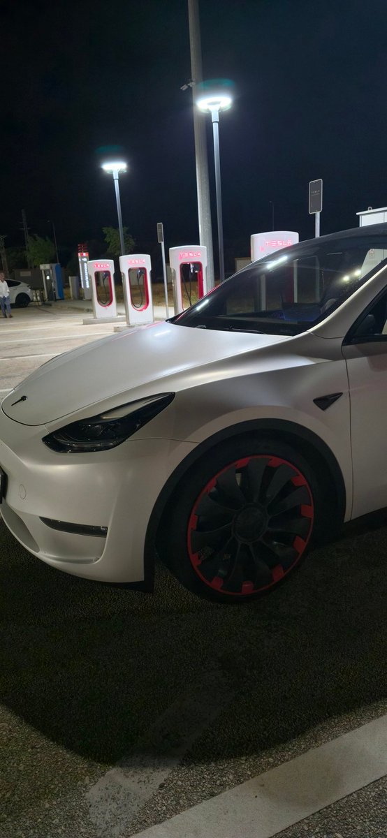 EarnWorldFa's tweet photo. Akhisar Supercharger saat 02:00’de bomboştu. %65 şarjla vardım. Yine %100 yapacağım, sonra devam. #tesla #teslatürkiye #istanbul #Bodrum https://t.co/6SvMx6aYqk