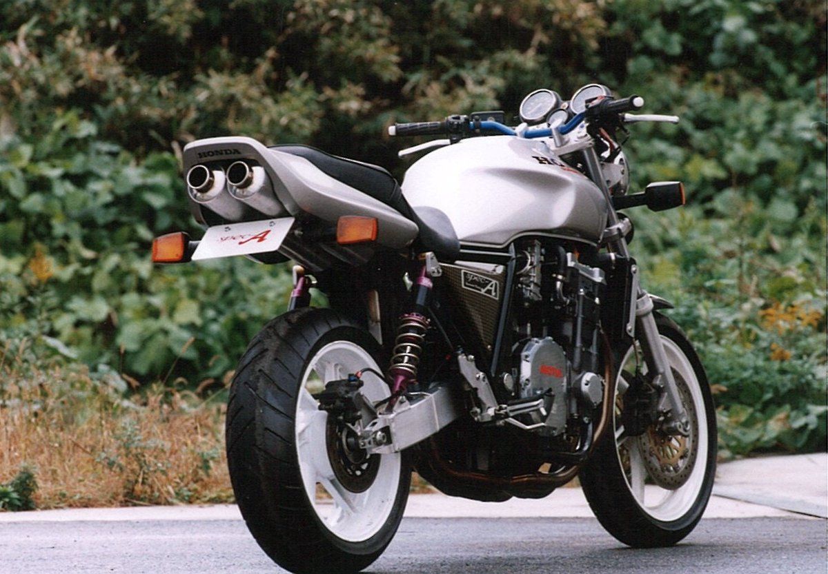 毎度です。 08～13CB400SFセンターアップマフラーをwebikeにて限定復刻