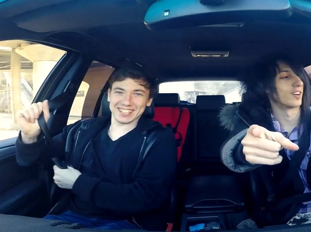 opérateur tweet media