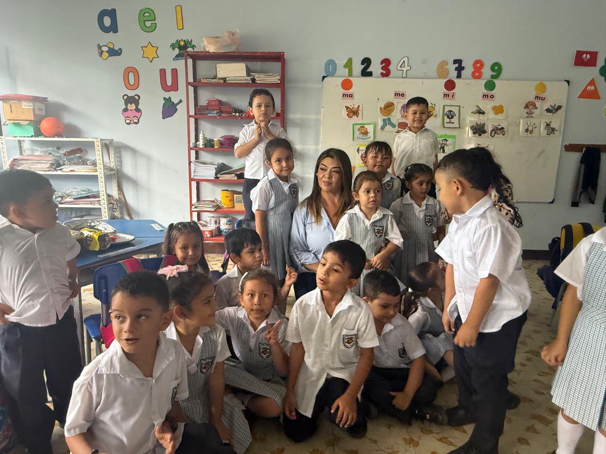 📍Estuvimos en Medina y Paratebueno escuchando a quienes hacen posible la educación en el territorio.
En la I.E.D. Josué Manrique participaron 34 docentes y directivos.
👥 En la rendición de cuentas, más de 250 personas nos acompañaron.
<a href="/JorgeEmilioRey/">Jorge Emilio Rey Ángel</a>