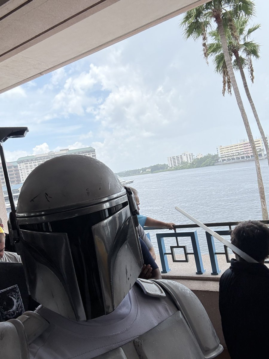 The Knightalorian (@knightalorian) on Twitter photo Fun day <a href="/Tampa_Bay_CC/">Tampa Bay Comic Convention</a> Great to chat it up with so many friends and random folk who just appreciate the armor. Hope to see a ton of photos tagged soon.
To the vendor who looked at me and pointed at his face and said “your Beskar is perfect” I really appreciate that compliment!! Fun day <a href="/Tampa_Bay_CC/">Tampa Bay Comic Convention</a> Great to chat it up with so many friends and random folk who just appreciate the armor. Hope to see a ton of photos tagged soon.
To the vendor who looked at me and pointed at his face and said “your Beskar is perfect” I really appreciate that compliment!!