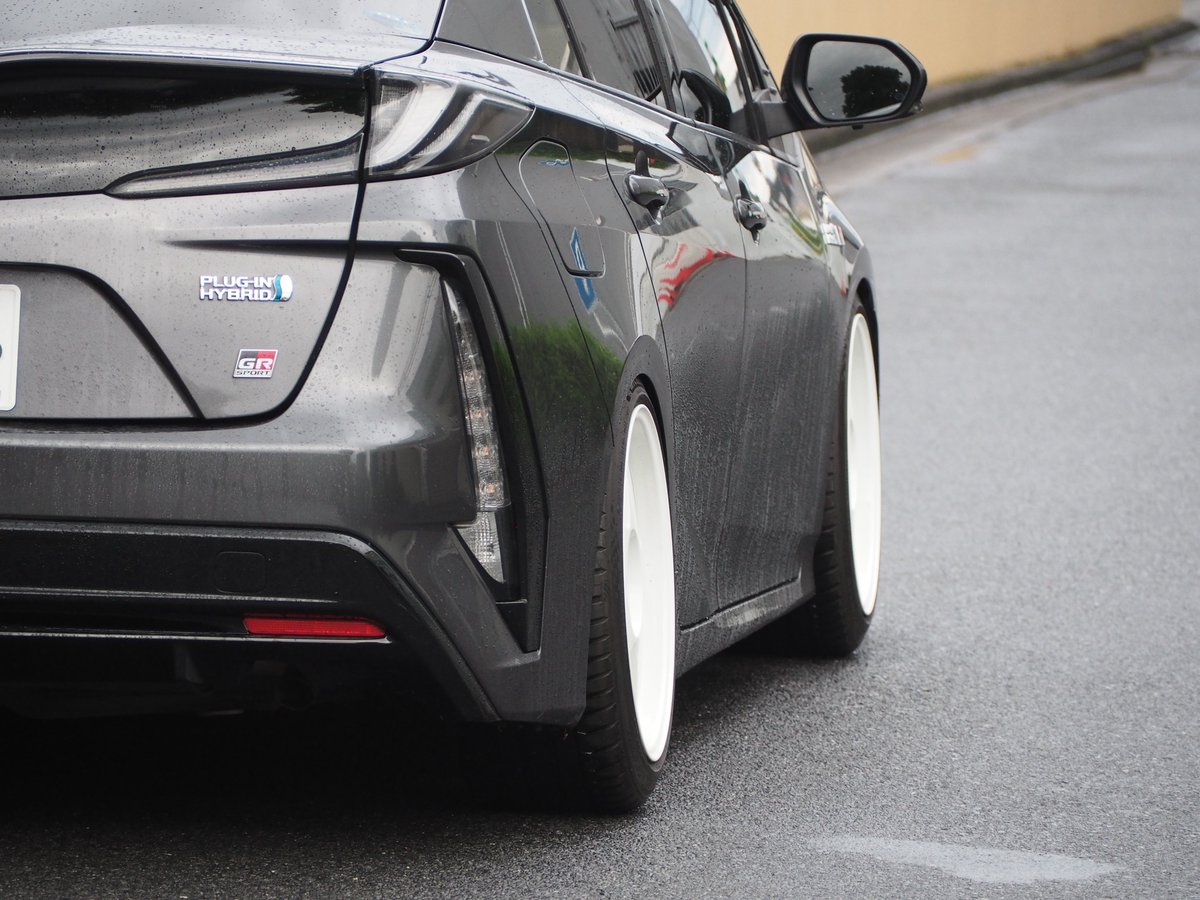 tsubasatakemura's tweet photo. 結局ノーマルだったのは1ヶ月弱でした(笑

RegaMaster EVO Ⅱ 9.5J+40
MICHELIN PS5 235/40ZR18
IDEAL車高調
CUSCOアッパーアーム
セミスモ

1番見て欲しいのはタイヤ外径！
50系で1番外径大きい225/40から235/40にすることで、普段乗りの地上高確保とリーガらしい履かせ方が出来たかなと👍 https://t.co/NMLgJtHQPB