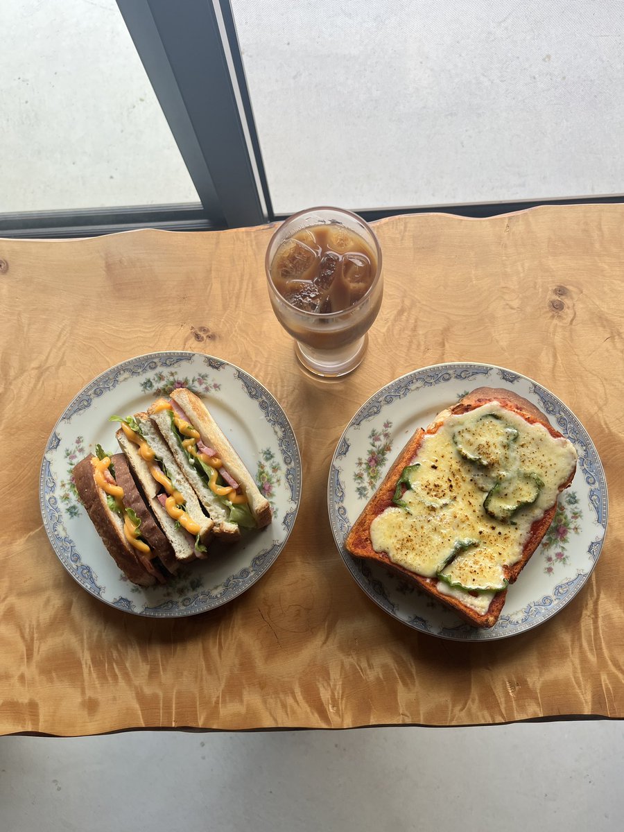 朝駆け🏍️茶畑ぬけて青土ダム。AM8:00風が心地良く通り抜けますが日中は暑くなりそうです😅
水分補給忘れず本日も皆様ご安全に🏍️
#隠 #隠riderscafe #隠ライダーズカフェ #cafe #カフェ #古民家 #古民家cafe #古民家カフェ #茶畑 #青土ダム #ninja #ninja1000 #ninjatribefes