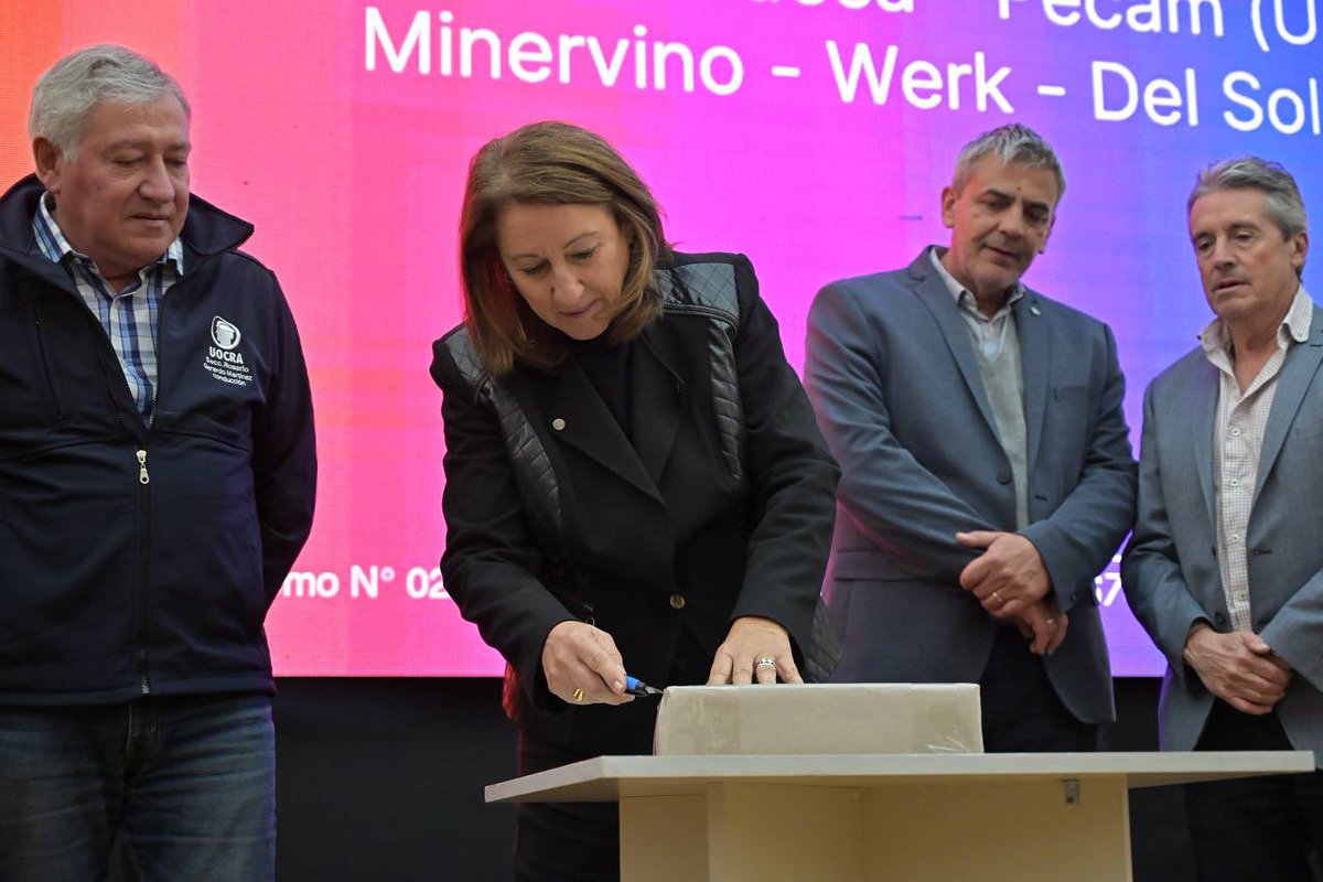 Hoy participamos de la apertura de sobres para la finalización del Hospital Regional Sur.

Una obra fundamental para la ciudad y un avance concreto para seguir construyendo un sistema de salud pública de calidad, como el que soñó e impulsó Hermes Binner.