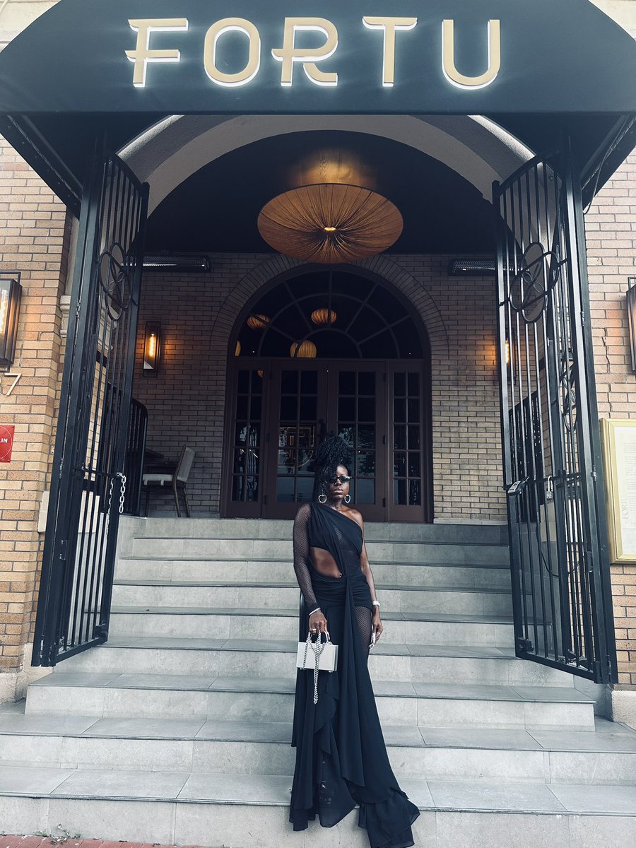 Blaaack2TheBone's tweet photo. Happy Venus Day (it’s Mars night but whatev) Venus Hour y’all. Thought I would bless the TL 😘😘 https://t.co/jo9Y23FpSX