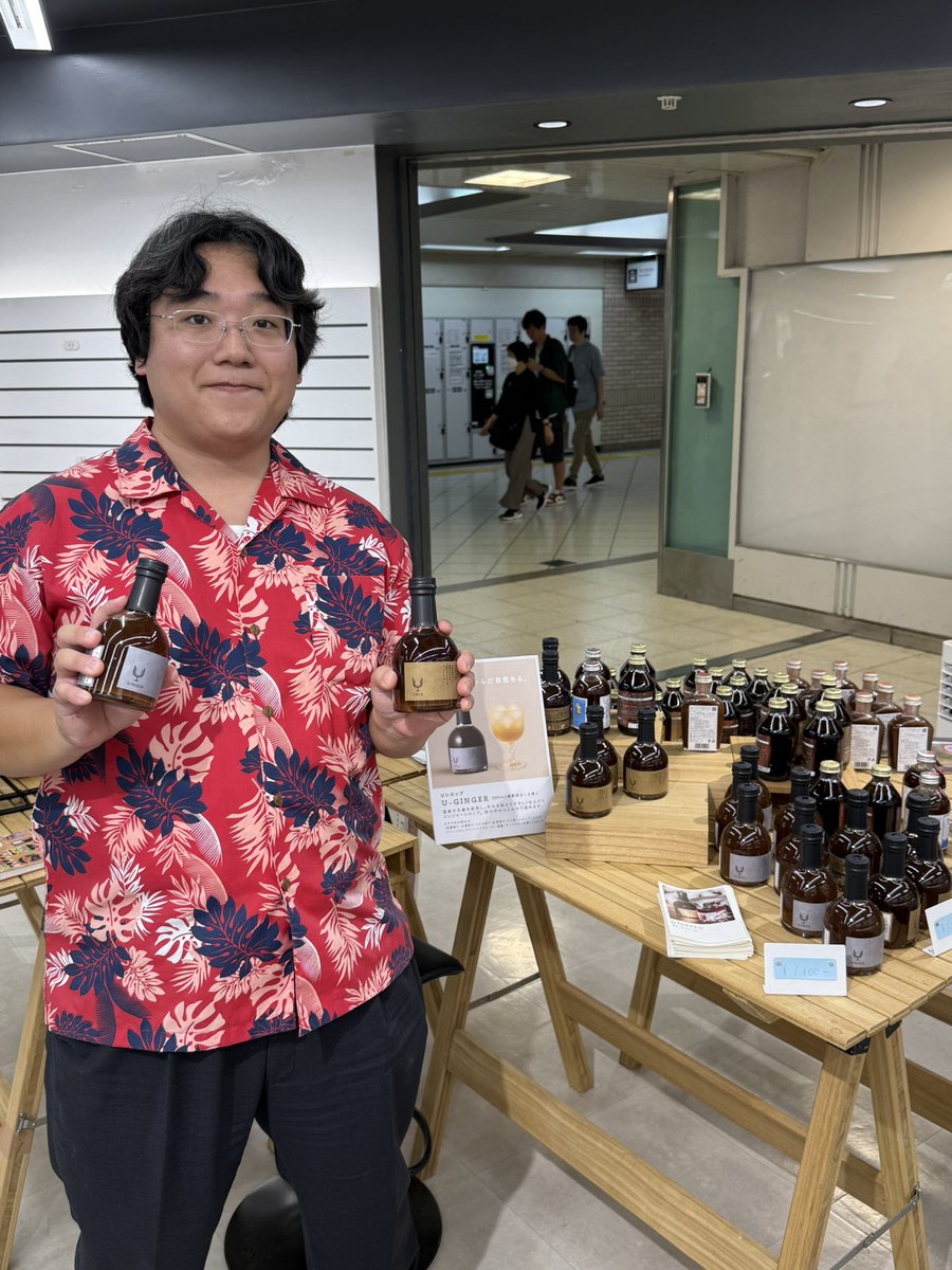 SAVEFUNCoLtd's tweet photo. 池袋のAZLM TOBUで試飲販売会初日、始まりました！
コーラ専門家の空水りょーすけさん(@soramizuryosuke )が各商品を詳しく説明中‼️

お気軽にお立ち寄りください🙇‍♂️ https://t.co/tAiKqbpkFo