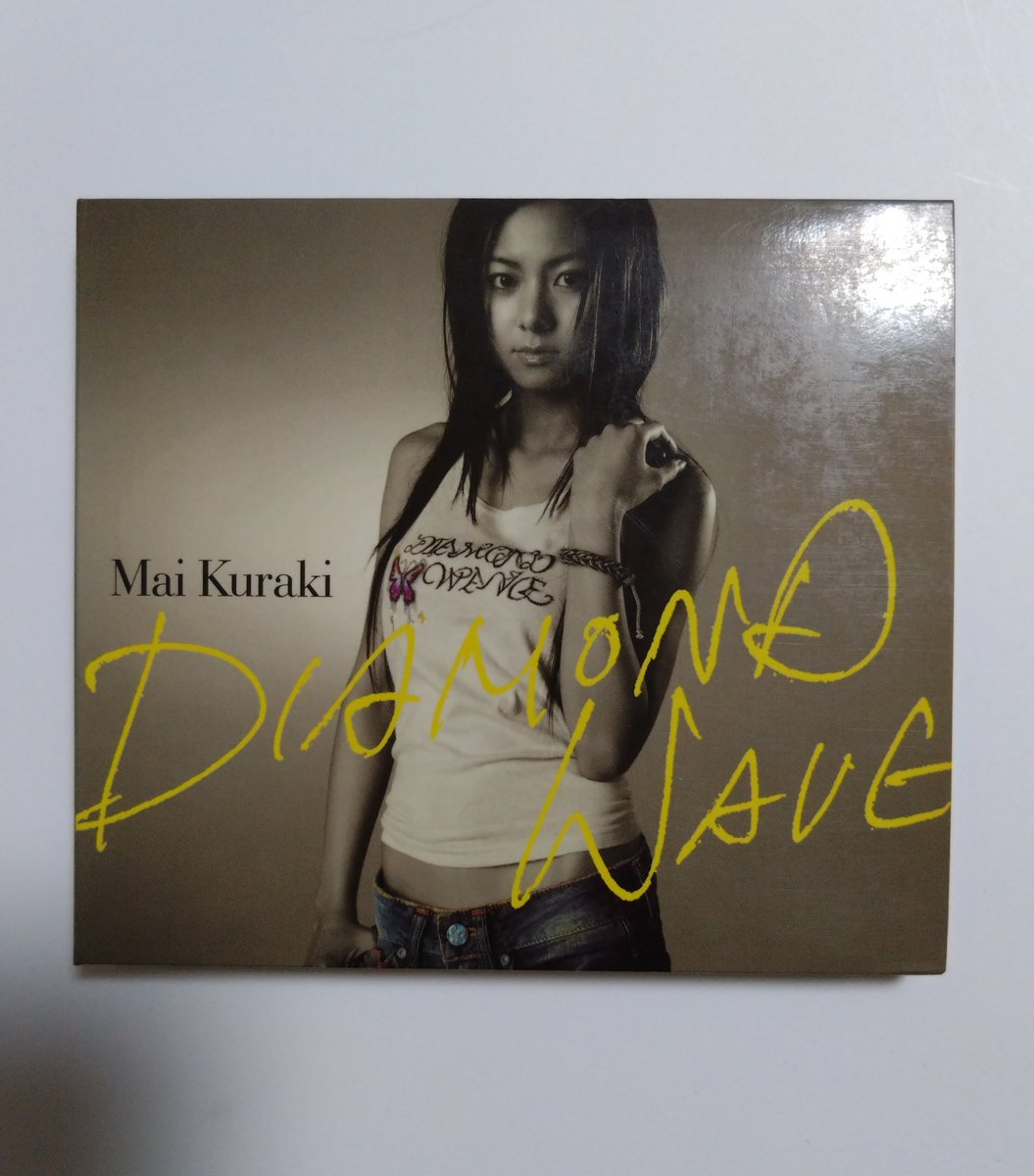kan2_2010's tweet photo. 今日は倉木麻衣さんの『DIAMOND WAVE』が発売されて19周年です。
アルバムタイトルと同名の先行シングル『Diamond Wave』や『ベスト オブ ヒーロー』『Growing of my heart』の3枚のシングルを収録した6枚目のオリジナル・アルバムです。
#倉木麻衣
#DIAMONDWAVE https://t.co/pno00jz3bG