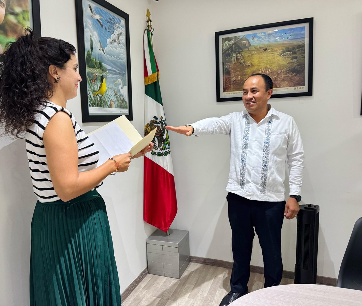 SergioLopez_S's tweet photo. Hoy asumo con mucha responsabilidad y entusiasmo la Subsecretaría de recursos naturales y cambio climático, por encomienda del Gobernador del Estado Ing. Salomón Jara Cruz (@salomonj). 

Pondremos todo nuestro esfuerzo en esta importante tarea trabajando con las comunidades y todos los sectores de la población, para enfrentar el cambio climatico y proteger nuestros recursos naturales.
