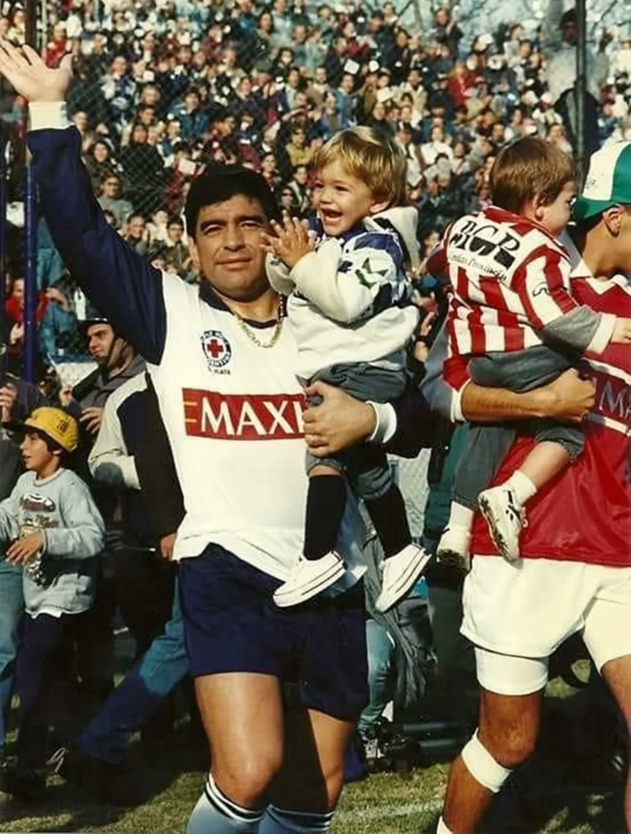MaradonaPICS's tweet photo. https://t.co/prVxwZiHuG