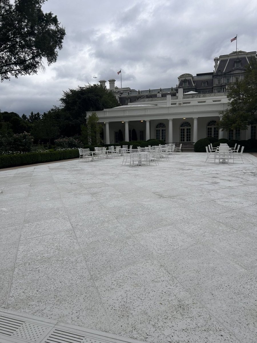 Damn, the iconic Rose Garden is looking fabulous! I gotta give it to Trump,  when he said he was gonna destroy Kennedy's beautiful White House  centerpiece, I thought he was crazy. But, image size:900x1200