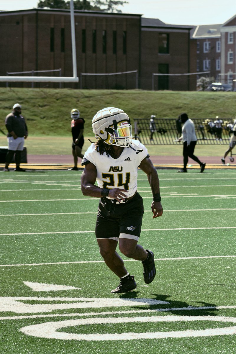 Earvin McKenzie tweet media