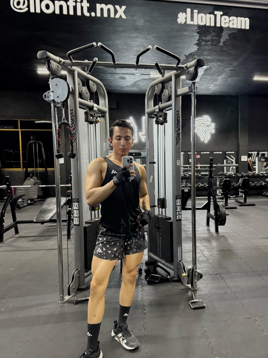 MartinVngas's tweet photo. Bañadito y bien cambidito al gym siempre🙂‍↔️ https://t.co/hKU24owwn2