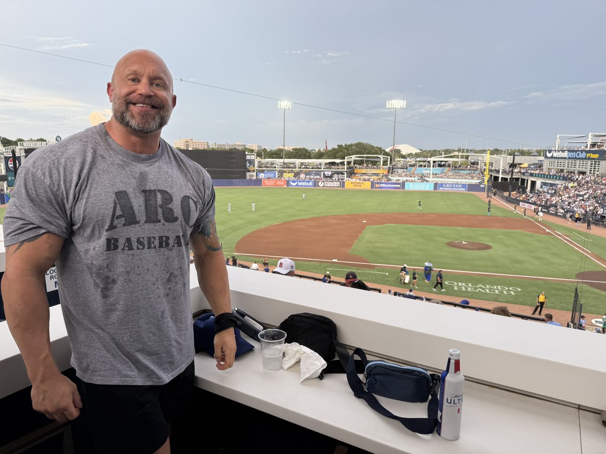 LYSHA_Y's tweet photo. Hey @Ry_Bass! Can you show this to BA? He’ll get a kick out of a fellow ARC guy st Steinbrenner https://t.co/HznySDPJRW