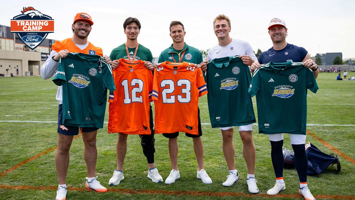 Broncos's tweet photo. Jersey swap ✅

Thanks for visiting today, @ColoradoRapids! https://t.co/O1OtgXlynL