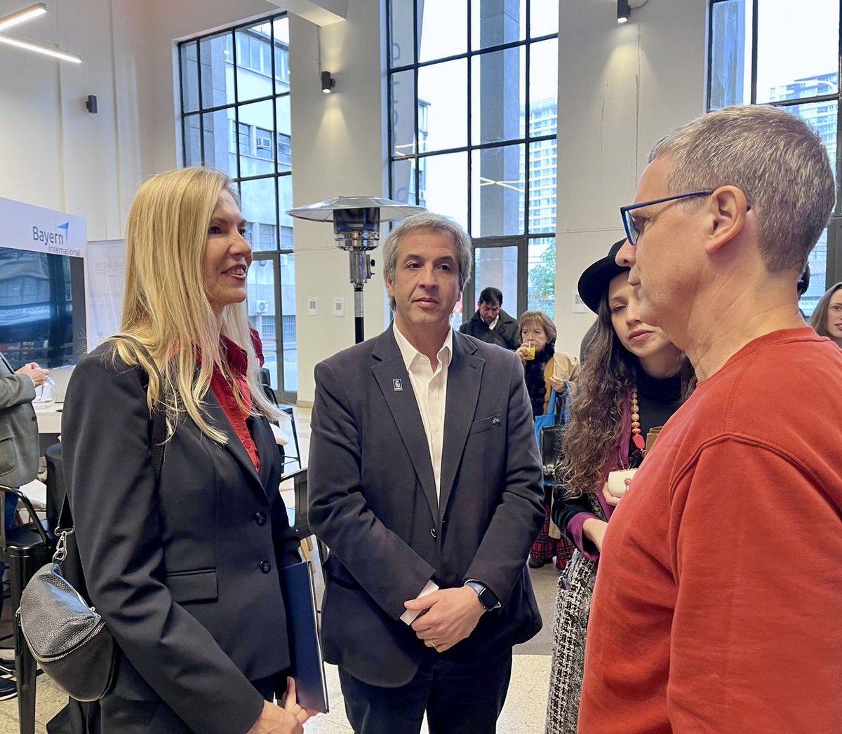 Panel interesante sobre #salud &amp; #inovación en la presentación del Digital Health Innovation Challenge Chile &amp; Bavaria 2025.
Y lo mejor: el start up finalista "Pagasi' ganó un viaje organizado a #Alemania.
¡Felicidades!
