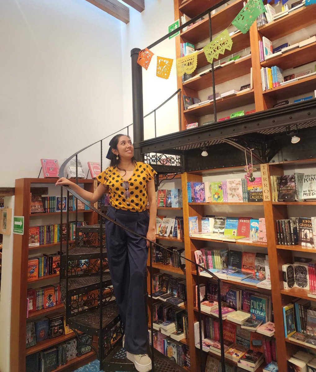 BeckyssZOne77's tweet photo. Encuentro paz entre el silencio de los libros y el susurrar de las páginas, entre su magia y nuevas historias... https://t.co/5yHRsLT5QK