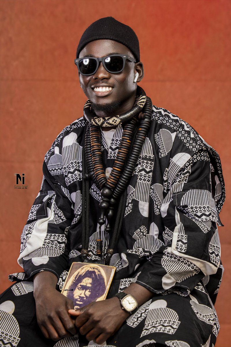 Hizboufitness's tweet photo. Un clin d’œil aux marques qui font vivre notre héritage avec style. Premiers pas sur TL221, koumay dalal svp ? 🇸🇳✨
📸 : #ni_graphie
#Magal2025 #BideeW
@Noo_IDcard @Elh_Momar @ElhadjiKandji1 @Jaah221 @lioudiego @Bakhdad @Mbathieayou
@hadijaaaaaa @saaaliou_dng @Aissatou_AMody https://t.co/lRUUfWfI6v