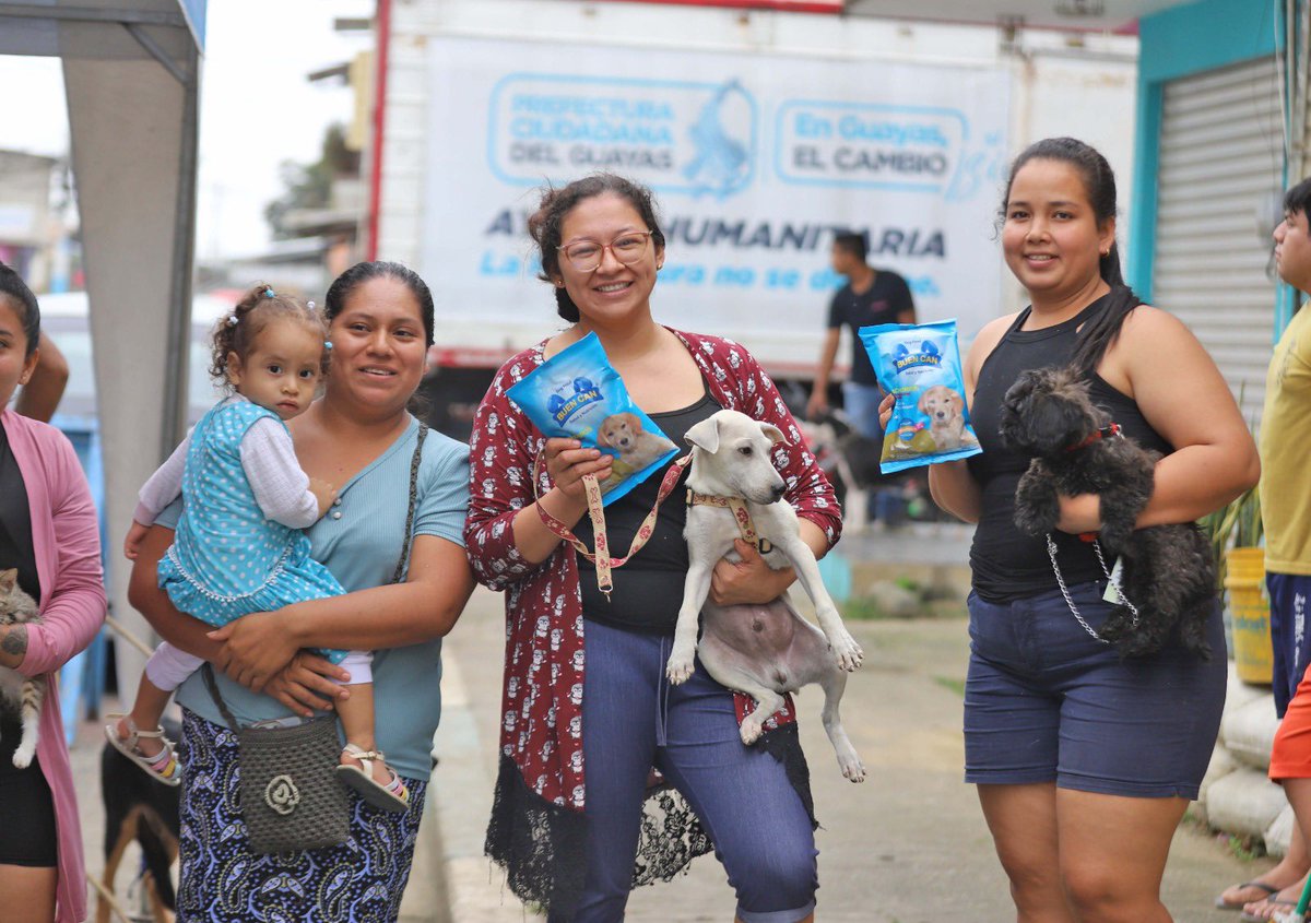 📍 Llevamos nuestro Convoy del Cuidado a Tenguel

🌟 Una jornada llena de atención gratuita para toda más de 800 guayaquileños.

🙋‍♀️ Servicios como:
✔ Generación de Ingresos
💆‍♀️ Spa y peluquería
🩺 Consultas médicas
⚖ Asesoría legal y psicológica
🐶 Brigada veterinaria