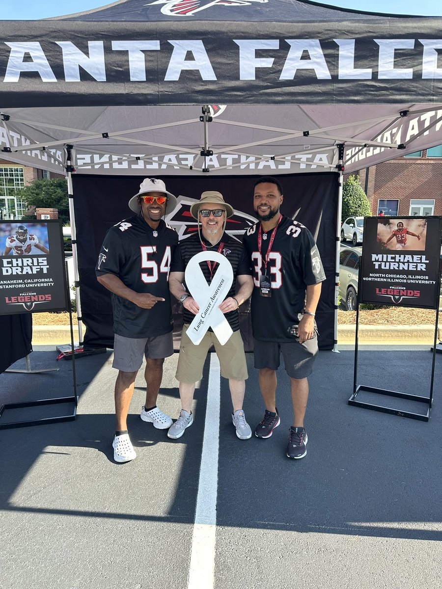 chrisdraft's tweet image. Today is World Lung Cancer Day 2025! Had to #ShowMyRibbon at @AtlantaFalcons training camp today! #lcsm