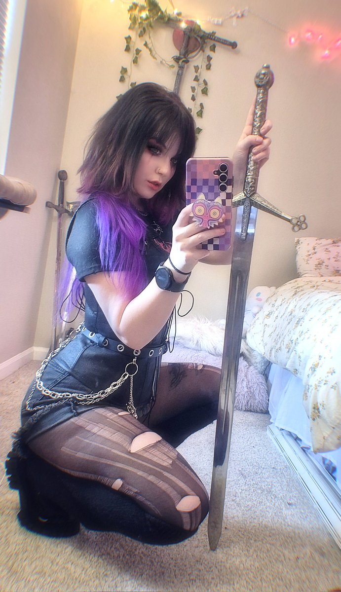 Emo night fit
Sword not included ⚔️
