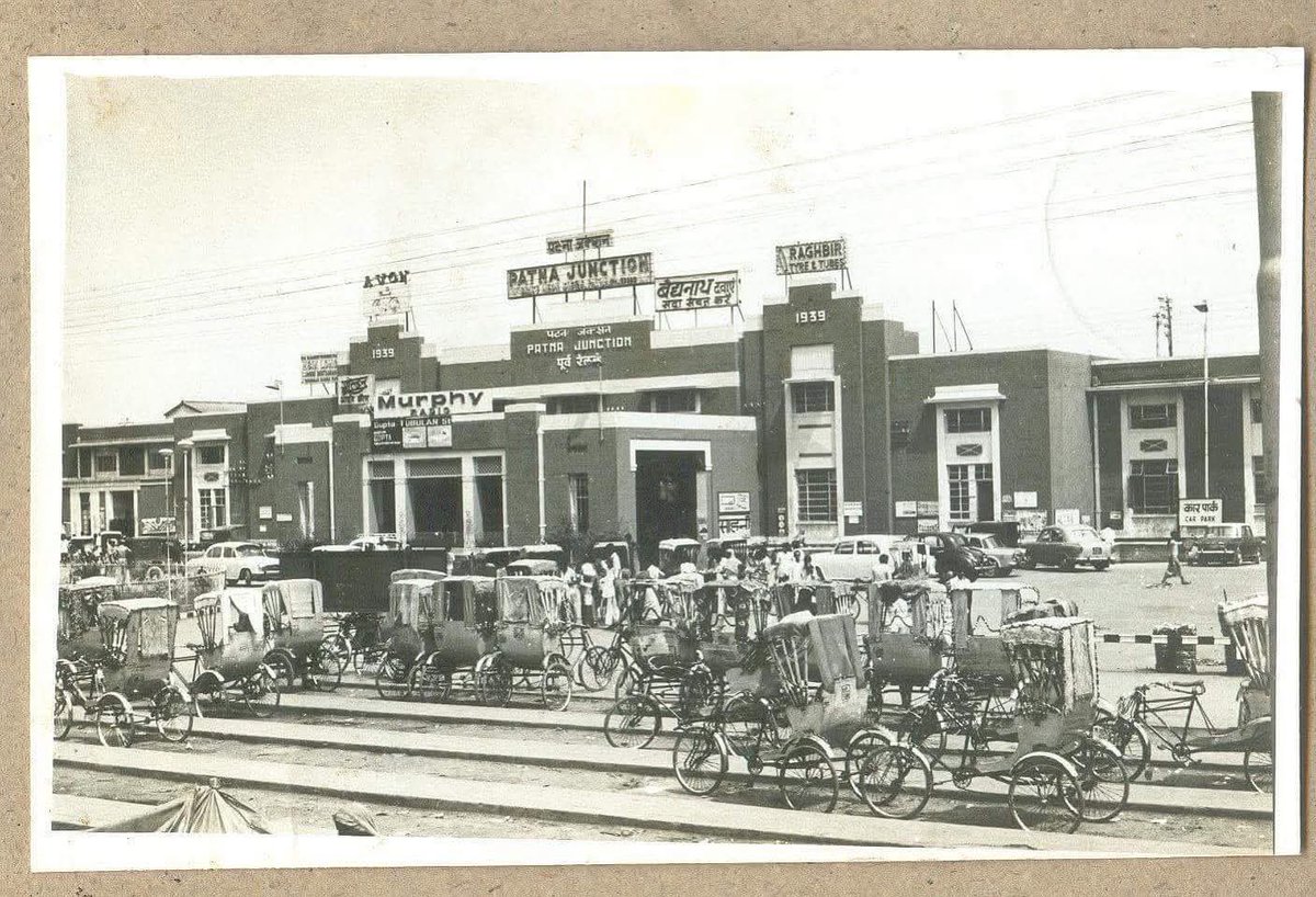 🚂 Flashback to Patna Junction!
A vintage shot featuring a lone rickshaw outside the station and classic brand ads above the platform.

Did you know?
Before 1939, it was called Bankipur Station! 🕰️
#Patna #History #RailwayHeritage #Throwback #Bihar <a href="/EduMinOfIndia/">Ministry of Education</a>