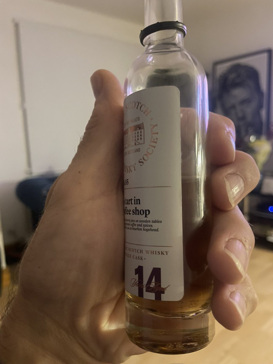 One for the road A kiwi tart in the coffee shop The Scotch Malt Whisky Society Cask No 44.85 🥃