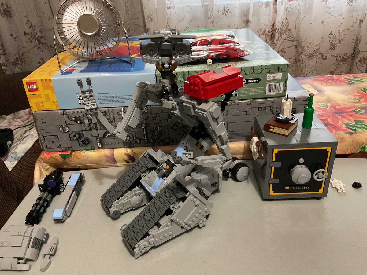 LowResKitty's tweet photo. Johnny 5 is alive! This Lego MOC was designed by Charavision on Rebrickable. A highly detailed build that I recommend any fans of the Short Circuit movies to try for themselves. https://t.co/UNxkJpSxcX