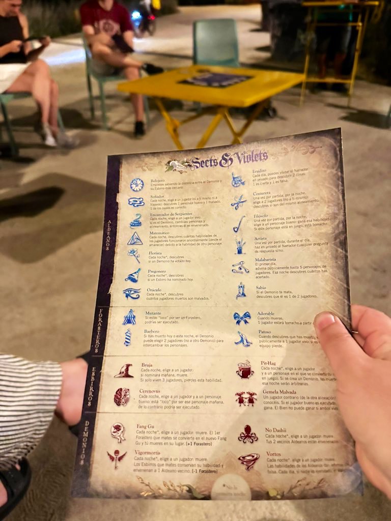RedCodeGames's tweet image. Hoy ha tocado Blood presencial con gente nueva muy maja en un espacio nuevo al aire libre. He sido mala las dos veces, he sufrido, pero esto es un poco droga y quiero más la semana que viene.
🎲 Blood on the Clocktower
📍Espai 0-99 (Barcelona)