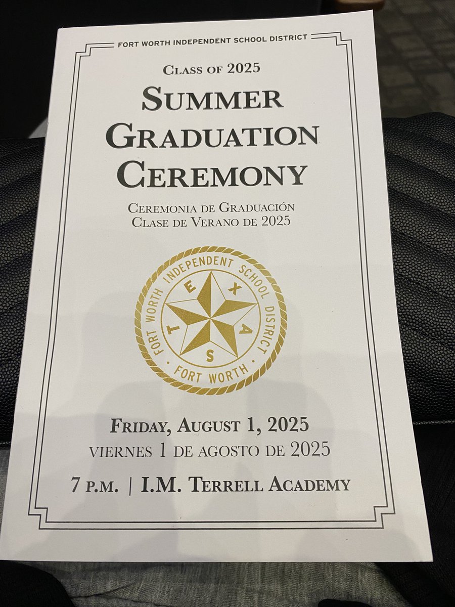 pederson71201's tweet photo. Getting ready for Summer Graduation #FWISDgraduation https://t.co/YjSvVHNYds