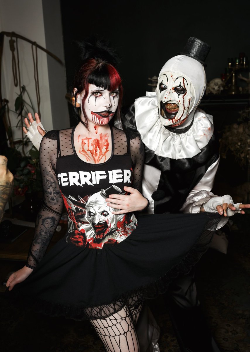 clowning around with art 🩸🖤