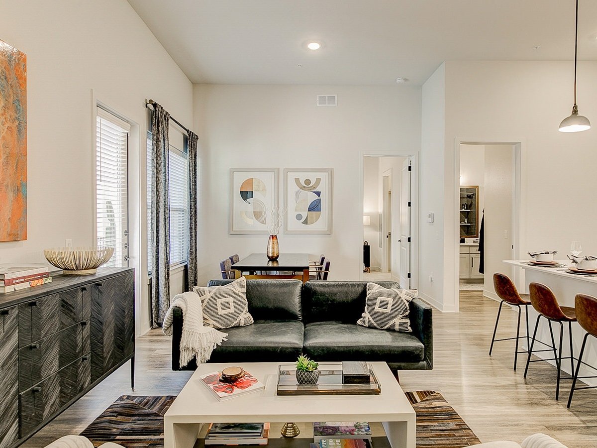 aokaptlocators's tweet photo. Embrace luxury at this gorgeous new property in Addison. It has everything you will ever desire and the best part, 6 weeks free.

Studio $1322
1 Bed   $1585
2 Bed   $2256
Other floor plans available
What are you waiting for? 
Give us a call to get started. https://t.co/iVMUkpc6Qm