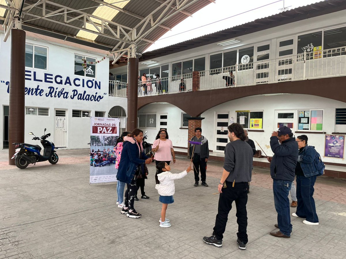 🎨🤹‍♂️ Malabares de colores llegó a Texcoco como parte de las #ActividadesDePermanencia.
Niñas, niños y familias vivieron una tarde llena de ritmo y juego con Iván Goycolea.
¡Así se pinta la alegría en comunidad! ✨
#CulturaComunitaria #Texcoco #InfanciasCreativas