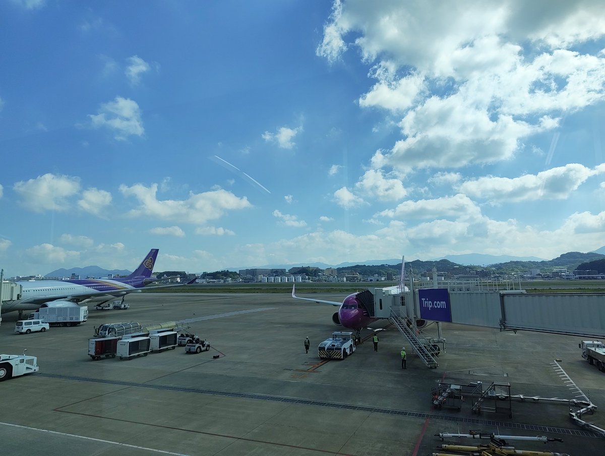 Neet_Eternal999's tweet photo. いい天気✨
飛行機は待機😢 https://t.co/30XTfF8D06