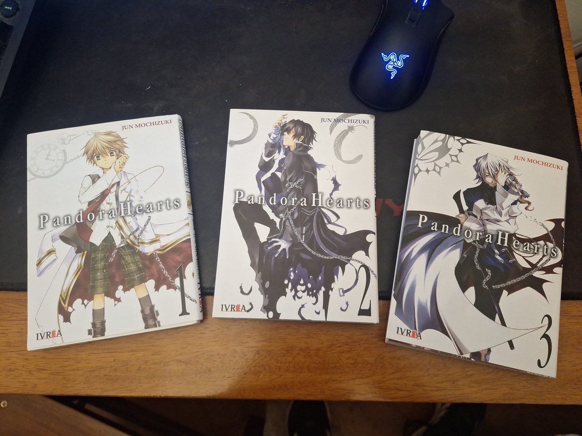 Me encontre los primeros 3 de Pandora Hearts (obra que nunca habia leido) y me esta encantando, estos primeros 13 caps fueron una locura