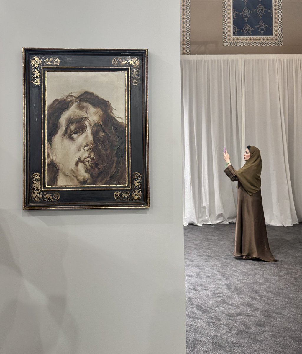 _andede's tweet image. MARWAN

Art Dubai 2023: I stood before my first Marwan — a face like a landscape.
@artdubai 2025: another portrait, same quiet gravity.
Then @sharjahart: "Three Palestinian Boys". The room disappeared.

“A Soul in Exile” is now on view at @ChristiesInc London — a major