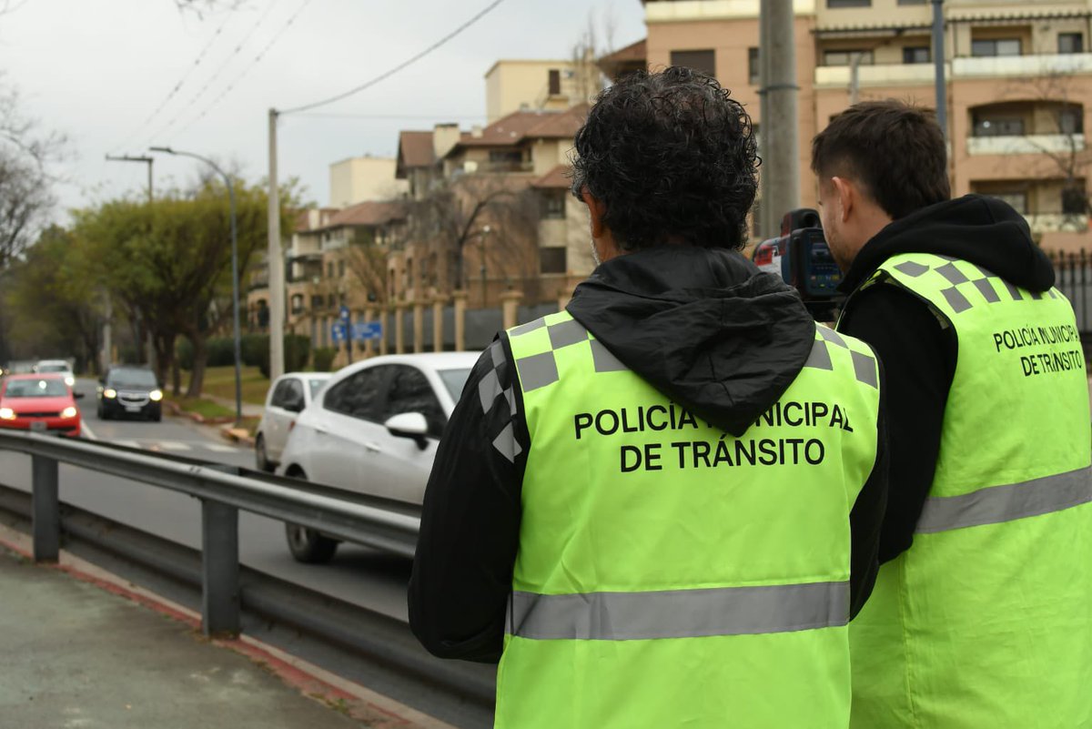 MuniCba's tweet photo. 🛑 Primer día de labrado de actas en controles de velocidad: el 45% de los conductores excedió los límites.

👉🏼 Este viernes se controlaron 630 vehículos, de los cuales 286 (45%) superaron la velocidad permitida. https://t.co/GlEX9O4Eea