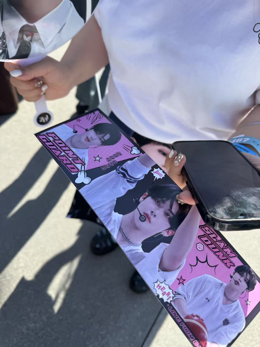 𝐑𝐢𝐜𝐤𝐲 𝐁𝐚𝐧𝐧𝐞𝐫 𝐆𝐢𝐯𝐞𝐚𝐰𝐚𝐲 𝐚𝐭 𝐊𝐂𝐎𝐍 𝐋𝐀!
📍Crypto.com Arena Kobe Bryant Entrance &amp; Star Plaza Entrance
（check the image below)

🎁Limited qty – come grab yours fast!
Follow <a href="/RArp273/">Ricky_Arp273</a> to claim 💛
#Ricky #리키 #リッキー #ZEROBASEONE #ZB1 #KCONLA