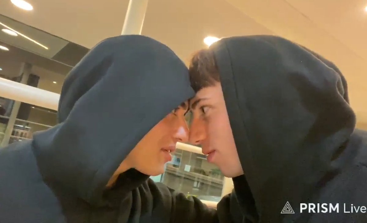 Mashupserial's tweet photo. Esta dupla nació para ser random https://t.co/o8i2DLVd0s
