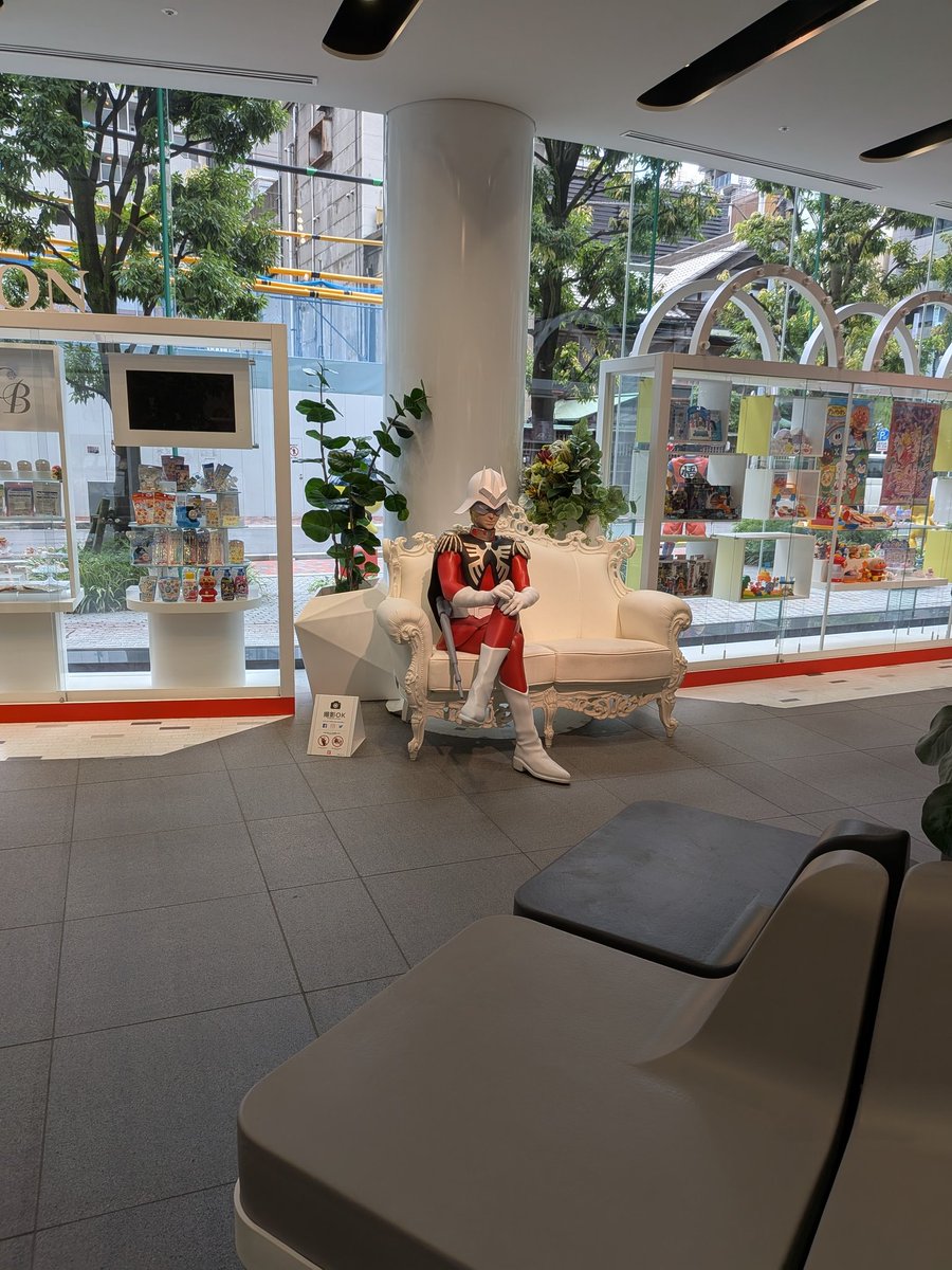 シャアさん、今日はいっぱい活躍してくださいね