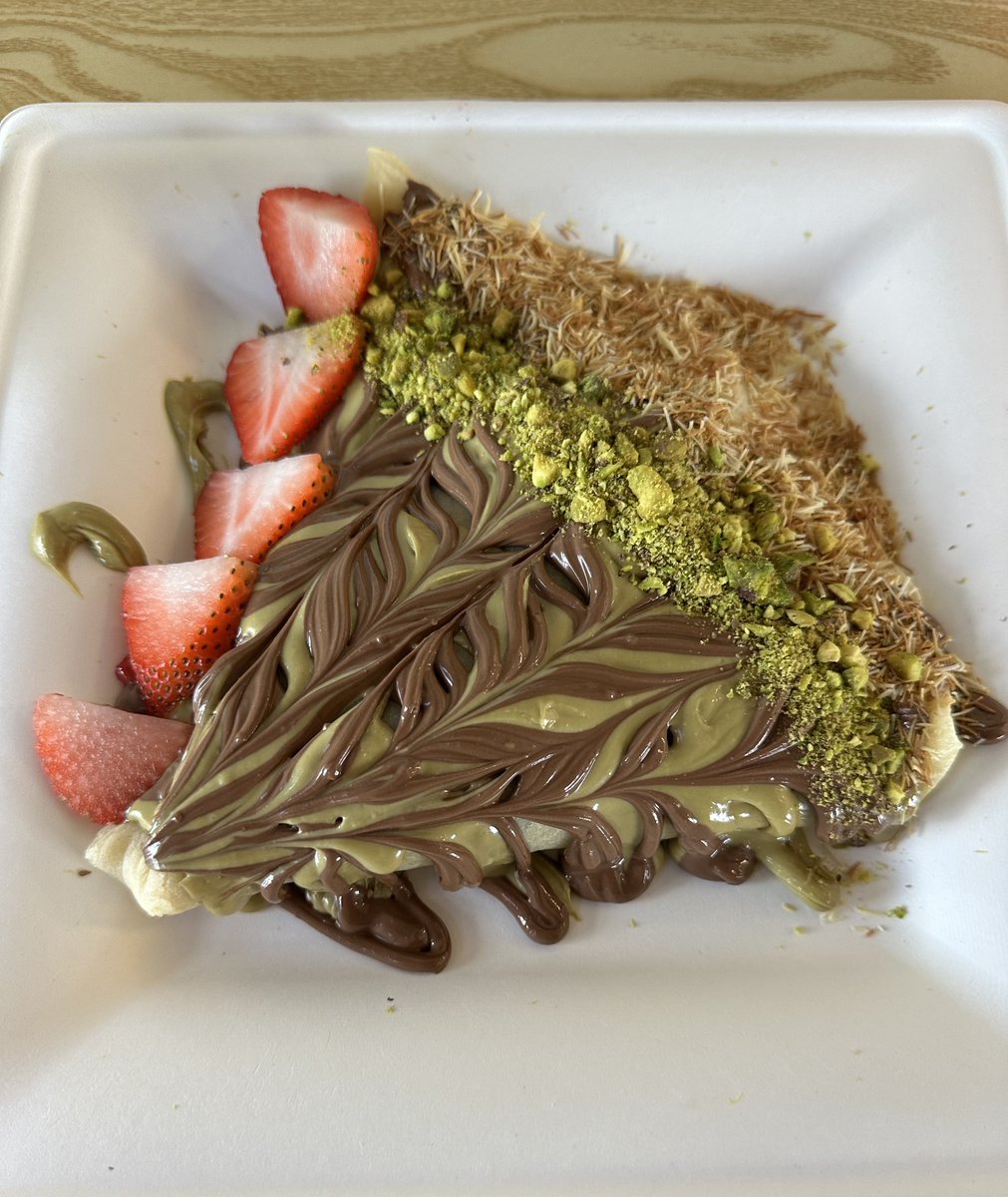 rickysteacup's tweet photo. closeup of the dubai chocolate crepe I had. they really killed it with the presentation 🍫🍓 https://t.co/0xAkXOYDih