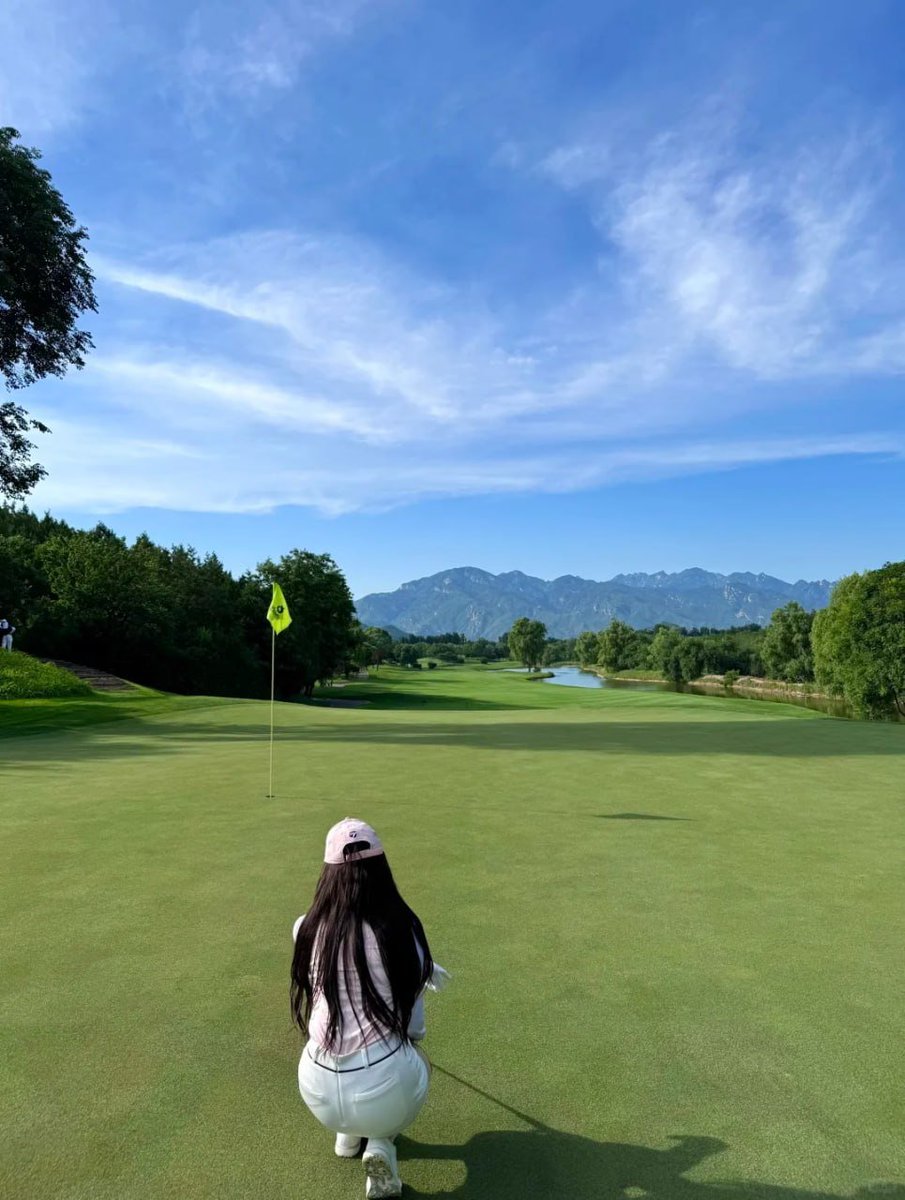 Let’s putt our differences aside! 😊