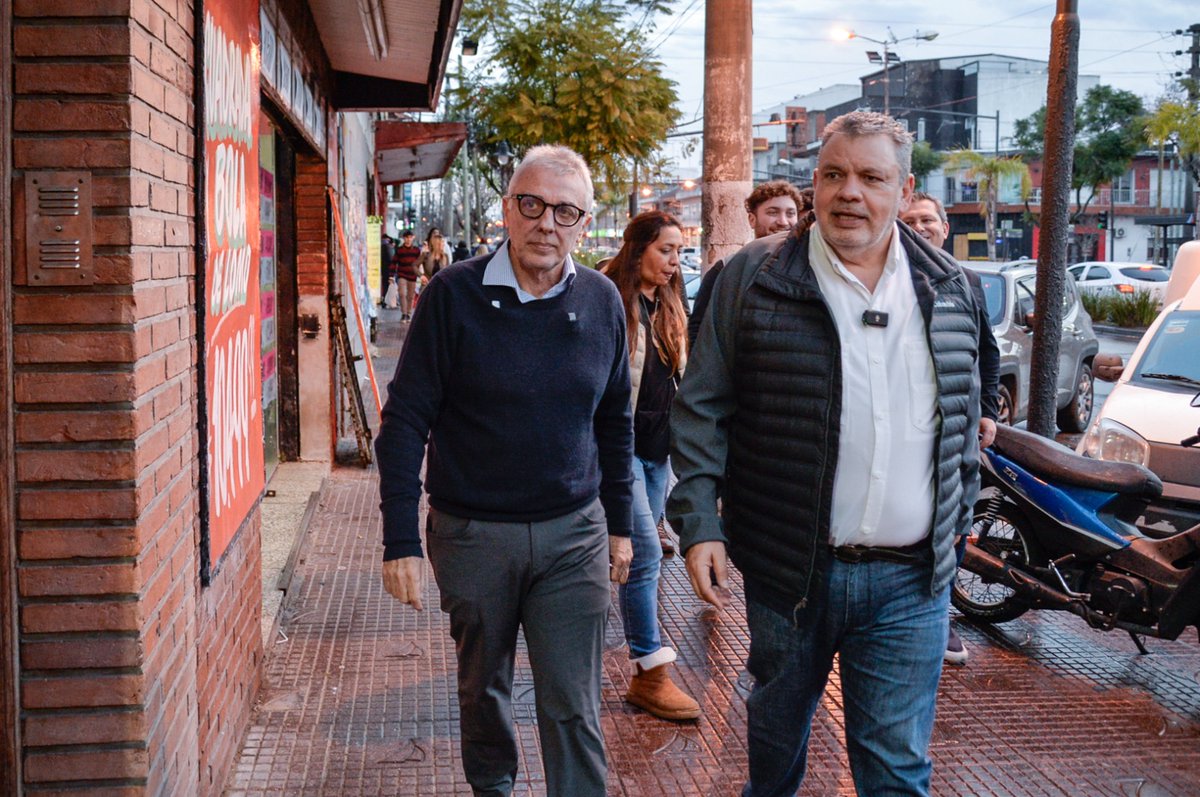 ZamoraJulio's tweet photo. Por último, caminamos por la calle Nicolás Avellaneda de Virreyes, un gran centro comercial en donde sus comerciantes nos compartieron sus preocupaciones con respecto al precio de las mercaderías e insumos.

#SomosBuenosAires https://t.co/su93h9zAzL
