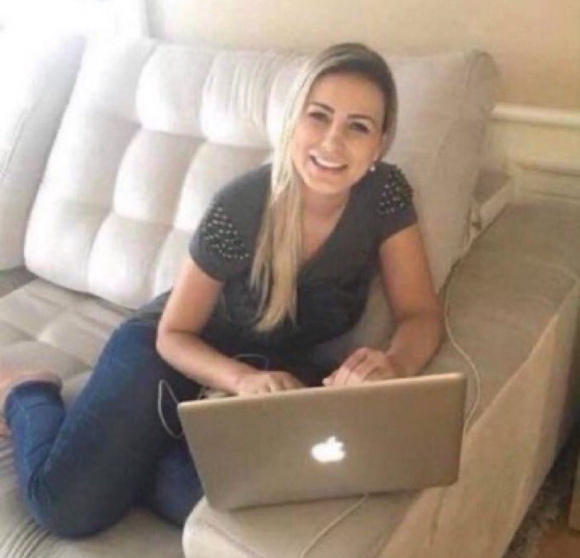 vivi tweet media