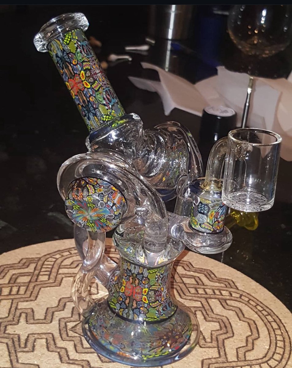 ismokeloud707's tweet photo. RIP to a legend in the glass game #contrabasso
This ain’t mine but I’ve had the pleasure to hit quite a few basso pieces and this by far was one of the best ones to hit imo… AK x Basso collab used to be owned by kayotics
#ismokeloud https://t.co/iDv6cNfdeQ