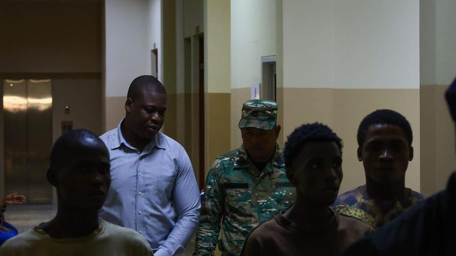 #Nacionales I Presentan acusación formal contra el regidor Walky Cuevas por narcotráfico y lavado de activos

Más detalles en el link
informativosta.com.do/2025/08/01/pre…

#acusación #regidor  #narcotráfico  #lavadodeactivos #InformativosTA