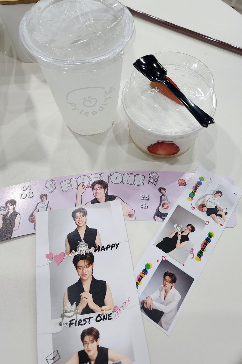 PPnineteenth's tweet photo. เป็นการไปคาเฟ่วันเกิดศิลปินครั้งแรก เซตน้ำ+เค้กอย่างละ1 มีgiveawayกับการ์ดสุ่มให้ด้วย แล้วเฟ่คือจัดได้น่ารักมากๆ มีจิ๋วเต็มไปหมดเลย 🐰

#Firstoneday
#Firstone https://t.co/5EGWf7aevM